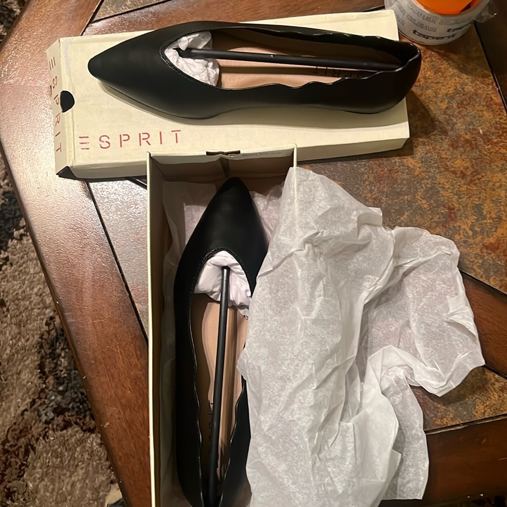 Esprit Perri black flats size 8.5. New in box.